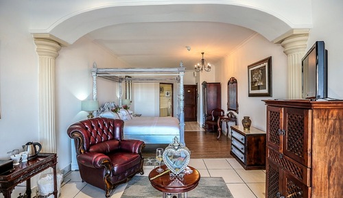 Suite Deluxe, vistas parciales al mar
