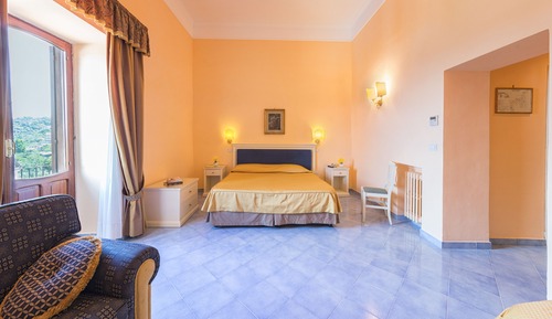 Habitación triple Deluxe, terraza, vistas al mar