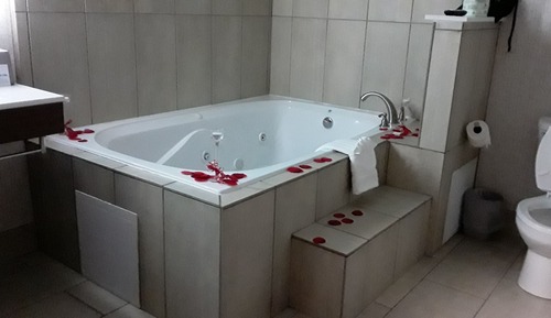 Habitación estándar, 1 cama de matrimonio grande, bañera de hidromasaje