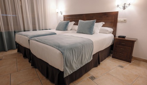 Habitación con 2 camas individuales