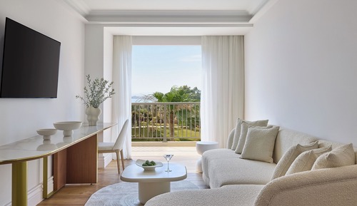 Deluxe Suite Seafront