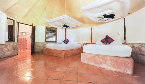 Habitación clásica, 2 camas dobles, vistas parciales al mar, junto a la playa