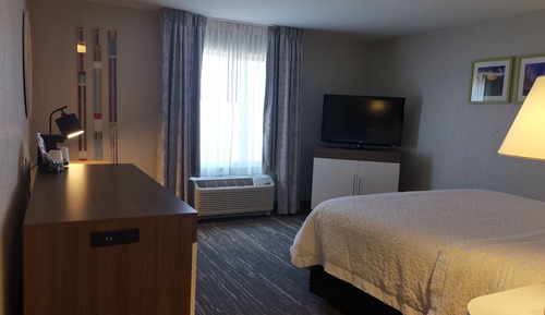 Estándar con cama de matrimonio King