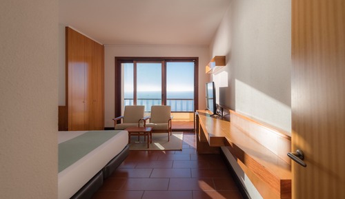 Habitación triple, vistas al mar