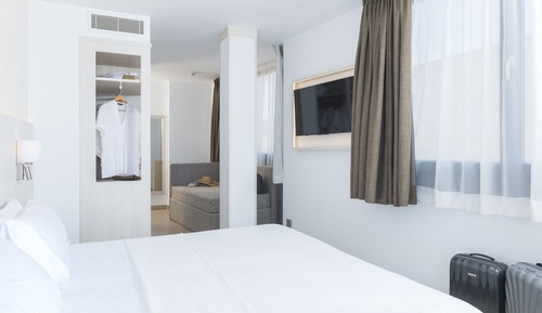 Habitación triple, balcón, vistas al mar