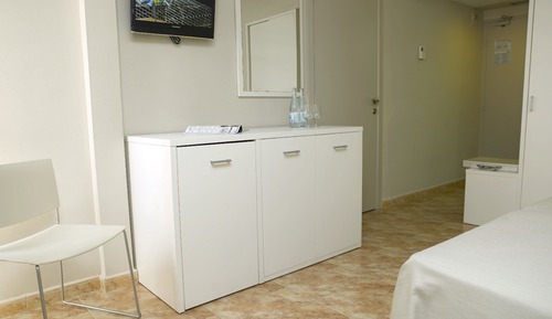 Habitación con 2 camas individuales, balcón