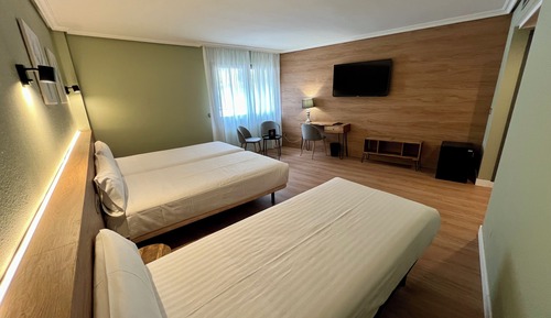 Habitación familiar (2 adultos y 1 niño)