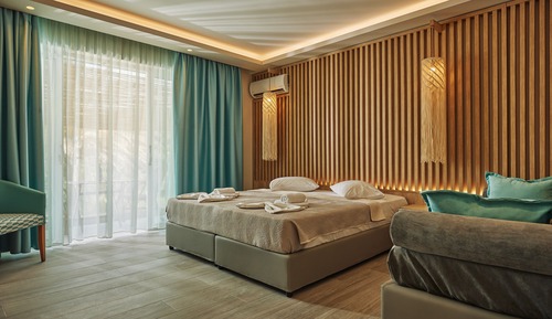 Suite junior, vistas a la piscina