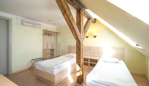 Habitación estándar con 1 cama doble o 2 individuales
