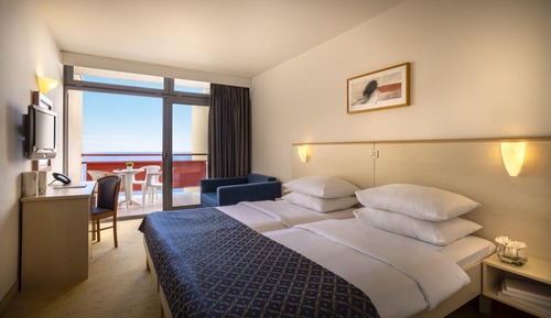 Habitación triple superior, balcón, vistas al mar