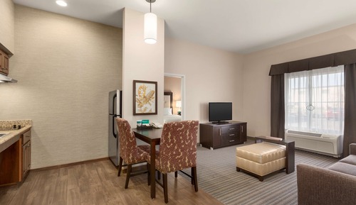 Suite, 2 camas de matrimonio, no fumadores (Mobility & Hearing, Roll-in Shower)