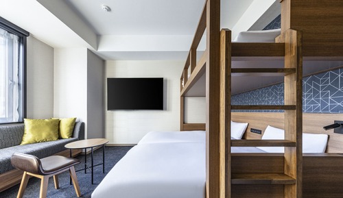 Habitación, no fumadores (2 single beds and 1 bunk bed)