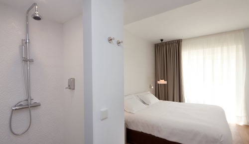 Habitación doble de uso individual, vistas parciales al mar
