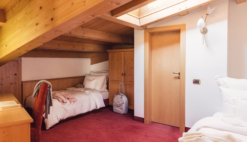 Suite (Sun)
