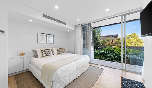 One Bedroom Deluxe Apartment