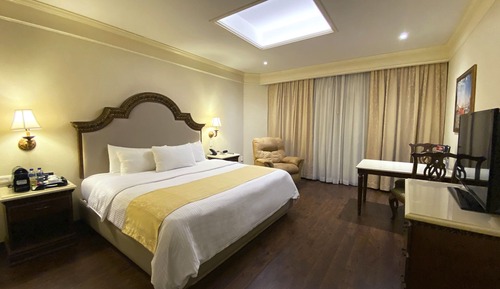 Habitación Deluxe, 1 cama de matrimonio grande (Expedia)
