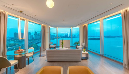 Suite, 1 cama de matrimonio grande, Acceso al salón del club (Pilot, High Floor)