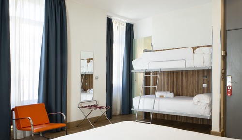 Habitación cuádruple, balcón