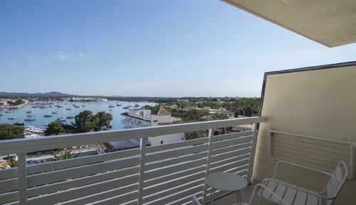 Suite junior, vistas parciales al mar