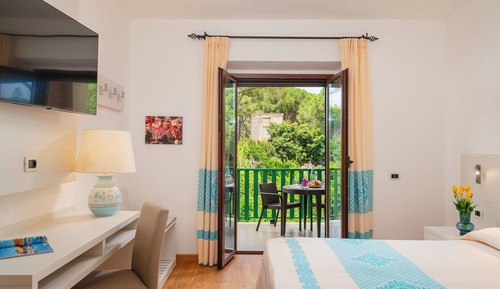 Habitación triple clásica, vistas al jardín