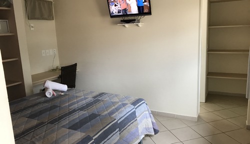 Habitación doble, frigorífico y microondas (Piso Superior)