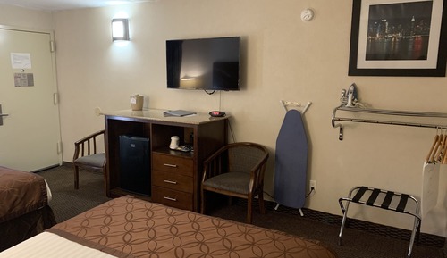 Habitación, 2 camas de matrimonio, accesible para personas con discapacidad (Roll-In Shower)
