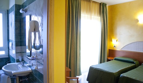 Habitación estándar con 1 cama doble o 2 individuales