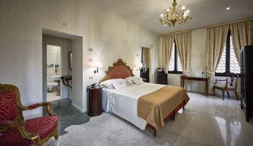 Suite junior, terraza, vistas al canal