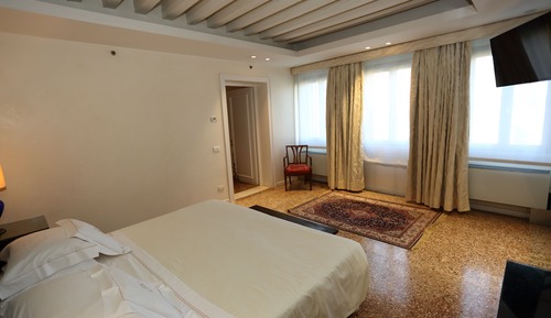 Suite Premium, 1 cama de matrimonio grande, terraza, vistas al canal