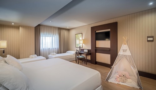 Habitación superior (Family | 2 Adults + 2 Children)