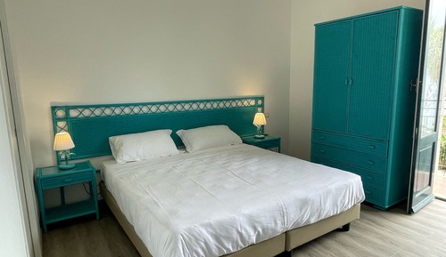 Habitación superior con 1 cama doble o 2 individuales, vistas al mar