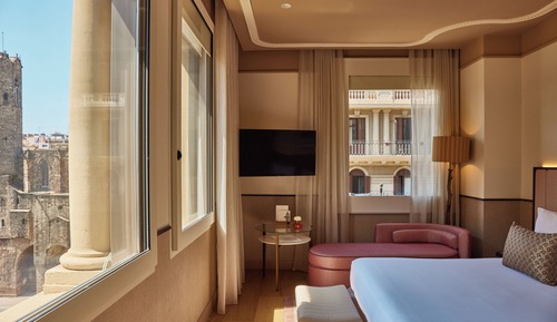 Deluxe corner view room