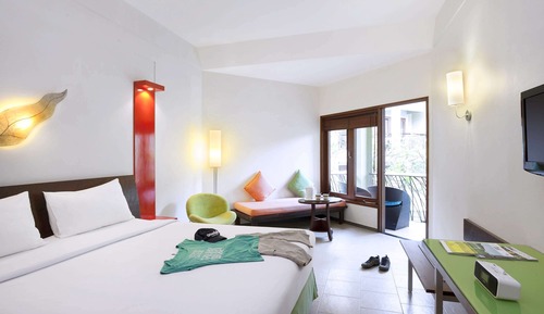 Habitación superior, 1 cama doble, vistas a la piscina