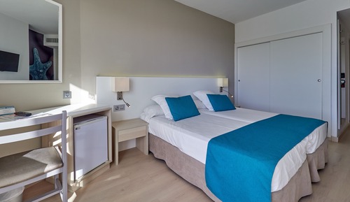 Habitación estándar doble, balcón (2 Adults and 1 Child)