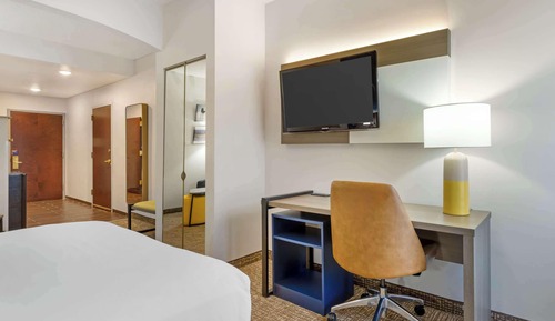 Suite, 1 cama de matrimonio con sofá cama, accesible para personas con discapacidad (Non Smoking)