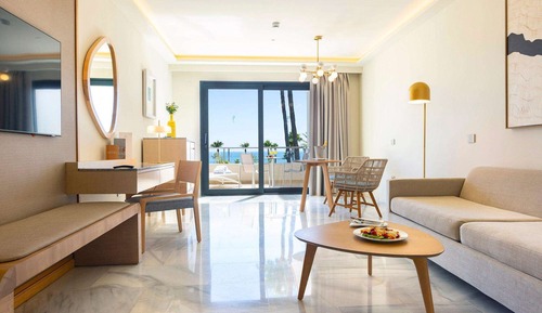 Suite sénior, terraza, mirando al mar