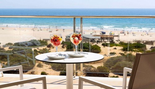 Habitación triple, balcón, vistas al mar (2 adults and 1 child)