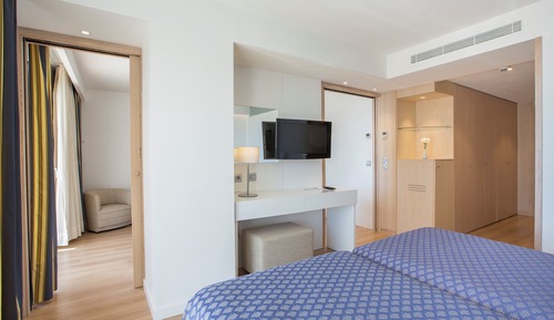 Pool view suite