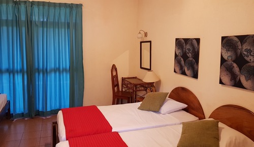 Habitación triple, balcón, vistas al jardín