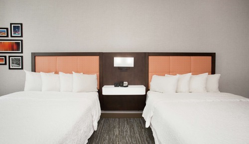 Two Queen Accessible Room with Tub
