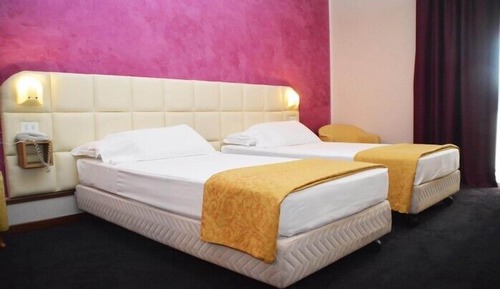 Habitación superior con 1 cama doble o 2 individuales