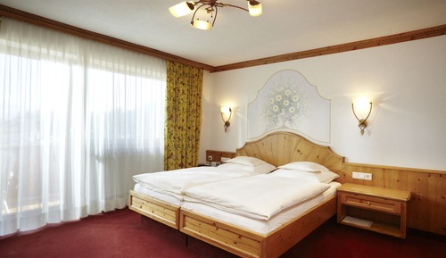 Suite (Maximilian)