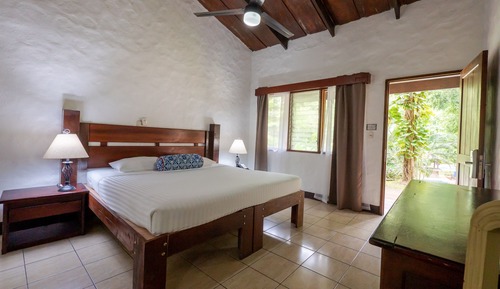 Estándar con cama de matrimonio King