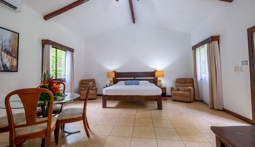 Suite Deluxe, 1 cama de matrimonio grande, bañera, vistas al jardín