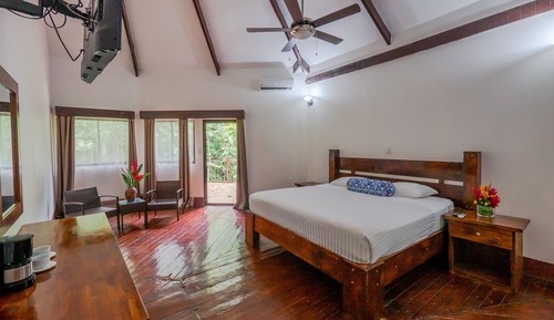 Casa en un árbol superior, 1 cama de matrimonio grande, vistas al río