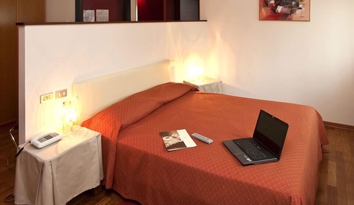 Habitación estándar con 1 cama doble o 2 individuales
