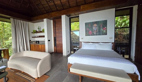 Casa de lujo en un árbol, 1 cama de matrimonio grande, balcón, vistas al mar