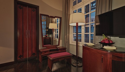 Suite (Colonial)