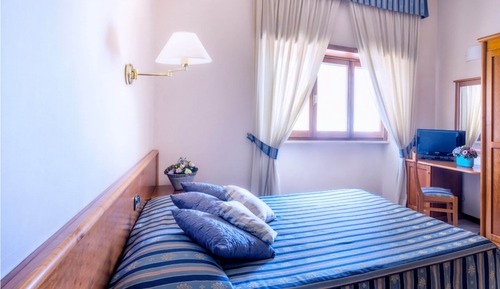 Habitación Confort con 1 cama doble o 2 individuales