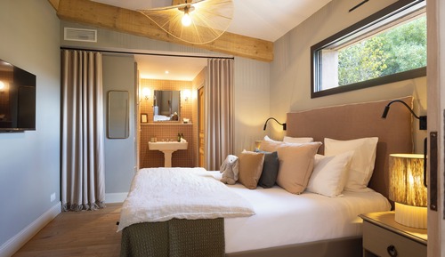 Suite (Little)